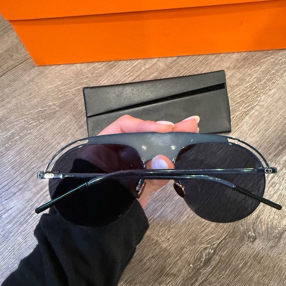 DIOR AVIATOR SUNGLASSES - Picture 4 of 4